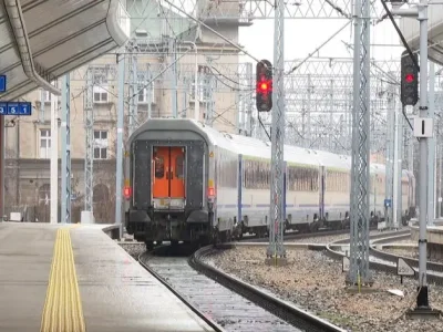 5-latka sama w pociągię. Funkcjonariusz celny uratował dziecko