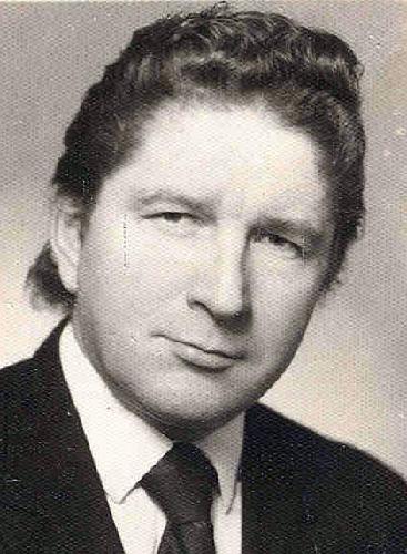 ADAM KNAPIK